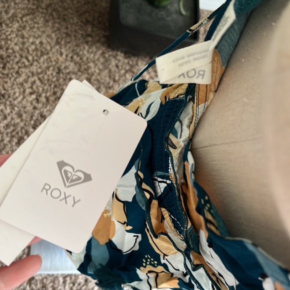 NWT ROXY Tassel Tie Up Ruffle Tank Floral Hibiscus Top Y2K Vintage 2000s Style - Picture 4 of 6